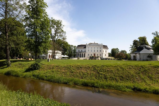 Pałac Popielów w Kurozwękach