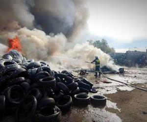 Pożar opon na składowisku odpadów w Jakubowie