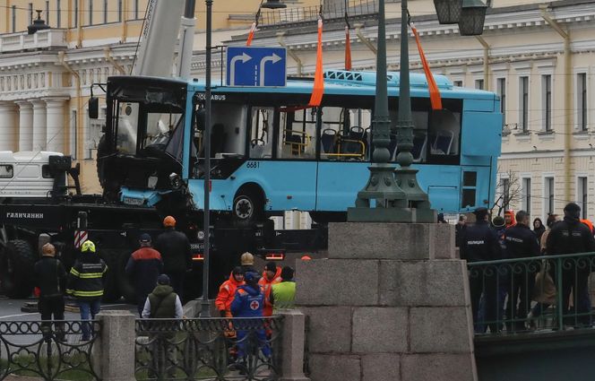 Rosja/ Autobus wpadł do rzeki w Petersburgu – trzy osoby nie żyją