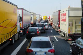   Wypadek dwóch ciężarówek na A4. Korek na autostradzie do Wrocławia ma 10 km!