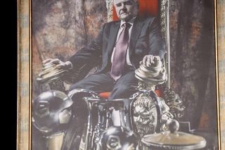 Legia żegna Lucjana Brychczego. Znicze pod stadionem