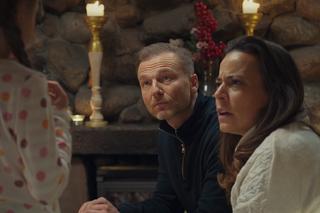 M jak miłość odc. 1723. Andrzej Budzyński (Krystian Wieczorek), Magda (Anna Mucha), Nadia (Mira Fareniuk)