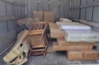 Nietypowa kradzież pod Krakowem. Towar znalazł się w mieszkaniach pracowników