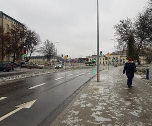 Gołoledź, marznące opady i oblodzone chodniki. Tak wyglądał poranek na drogach w Białymstoku