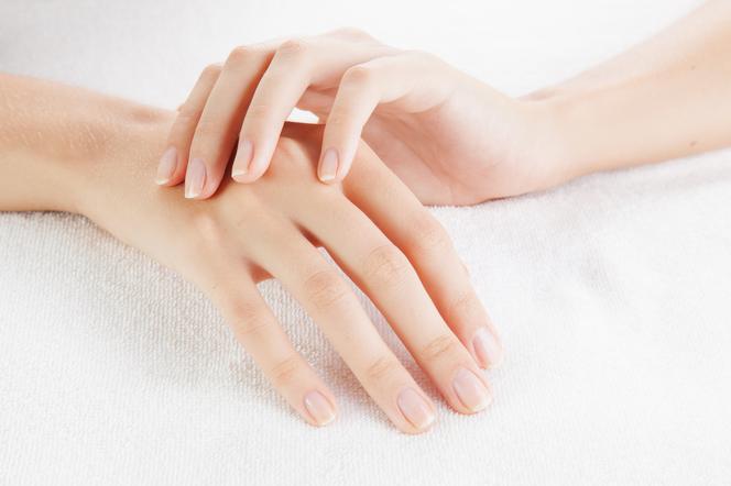 Ładne paznokcie – pielęgnacja krok po kroku. Sposoby na zdrowe paznokcie