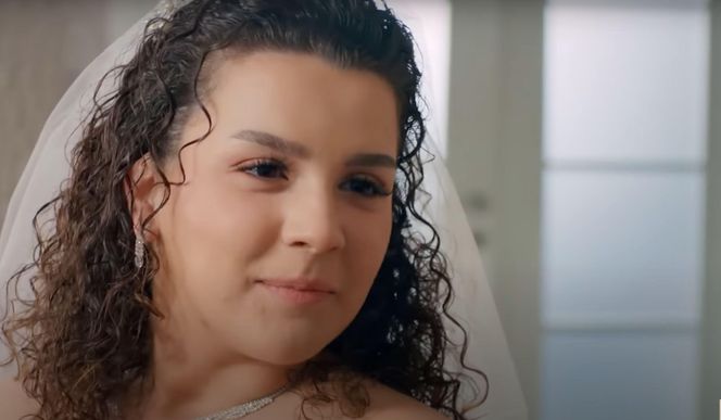 Melis ogłosi, że jest w ciąży z Egem i w ten sposób zmusi go do ślubu.