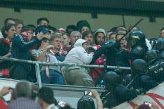 Real - Bayern: Bawarscy kibice ZAATAKOWANI na stadionie przez policję! [WIDEO]