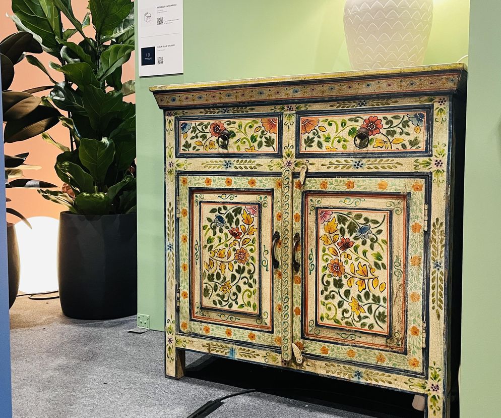 Cennik renowacji mebli 2026. Ile za odnowienie krzesła, stołu, szafy?