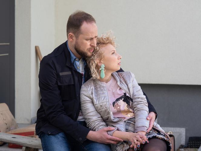 Na Wspólnej odc. 3320. Beata (Katarzyna Ptasińska), Paweł (Grzegorz Kwiecień)