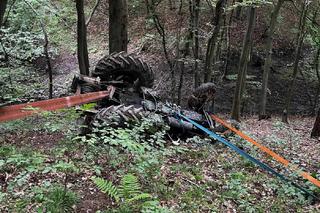 Tragiczna śmierć w lesie. Ciągnik przygniótł 37-latka