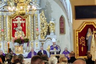 Tłumy żegnały młodego burmistrza i jego ojca. Krystian był pełen miłości, pomagał każdemu