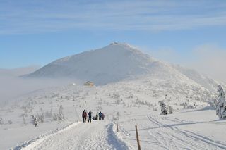 Wypadek w Karkonoszach. Ze Śnieżki spadły 3 osoby! Trwa akcja ratunkowa