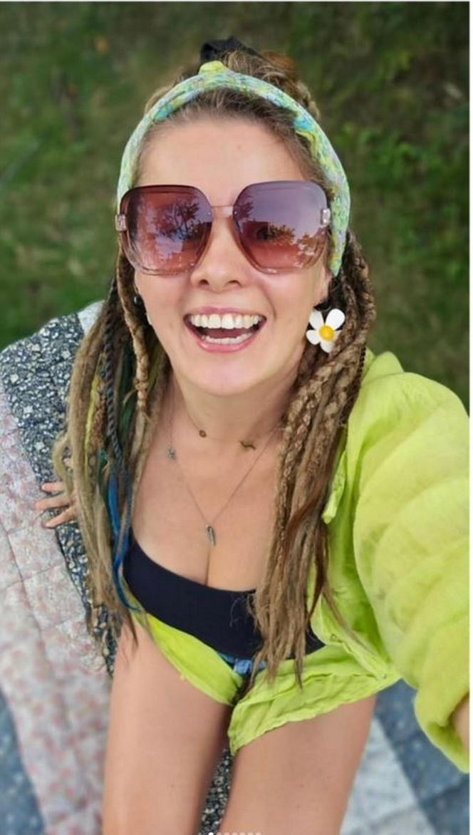 Anna Powierza dostaje zdjęcia członków