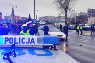  Wrocław. Ostatnie pożegnanie policjantów zastrzelonych na służbie. Wasz tata jest bohaterem