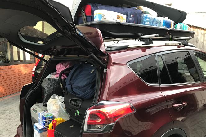 Toyota RAV4 Hybrid z bagażami