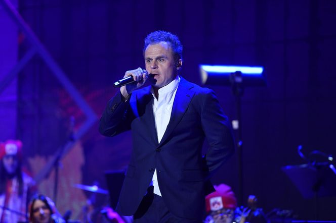 Steczkowska w czerwieni i Margaret w futrze. Tak gwiazdy wystroiły się na koncert 11 listopada [GALERIA]