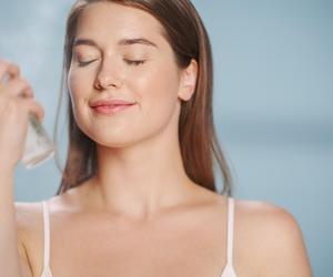 Domowa mgiełka do ciała schłodzi jak klimatyzacja. Ta sprawdzi się najlepiej