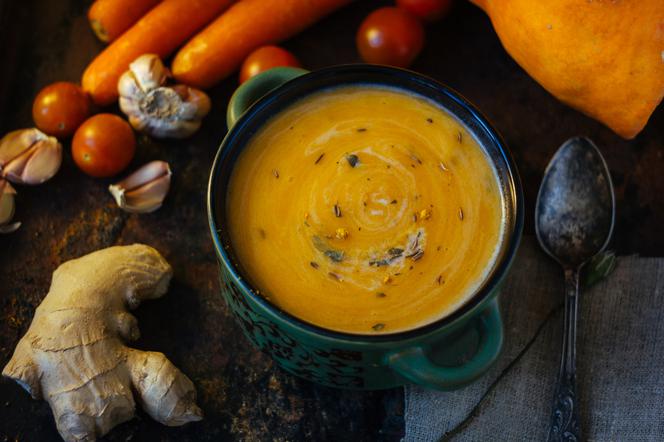 Rozgrzewająca zupa pomidorowa z imbirem - na jesień i zimę [przepis]