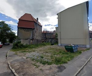 Najbardziej mroczne miasto w Polsce. AI twierdzi, że to scenografia do thrillera. Słusznie? 