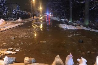 Woda zalała kilkanaście posesji! Groźna awaria wodociągu w Goczałkowicach-Zdroju