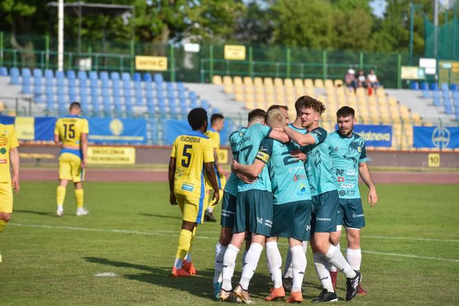 FAF Elana Toruń - Tłuchovia Tłuchowo 4:0, "Żółto-Niebiescy" wciąż na fali