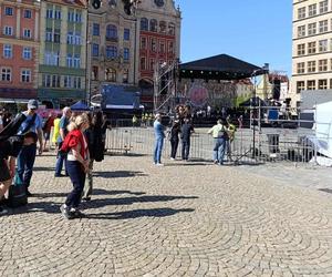 Gitarowy Rekord Świata 2024 we Wrocławiu rozpoczęty! Tak od samego rana wygląda teraz Rynek 