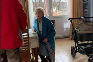 M jak miłość. Teresa Lipowska (Barbara Mostowiak) na planie w domu na Deszczowej