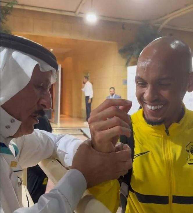 Przecieraliśmy oczy ze zdumienia, gdy zobaczyliśmy, co Fabinho dostał od dziennikarza. Na takie prezenty stać tylko ich