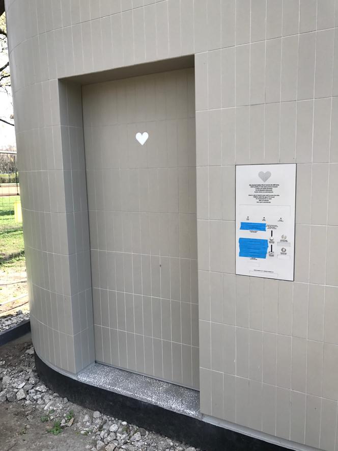 Automatyczna toaleta publiczna w Warszawie