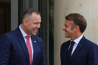 Nawrocki spotkał się z Macronem