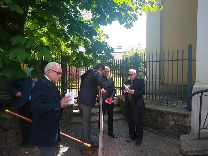 Pogrzeb Jerzego Pilcha w Kielcach. Przyjechali min. Grzegorz Turnau i Jan Nowicki	