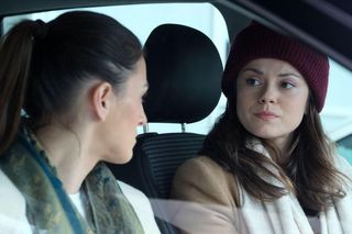 M jak miłość odcinek 1871 ostatni - finał sezonu. Kasia (Paulina Lasota), laborantka Anna Sokołowska (Katarzyna Russ) 