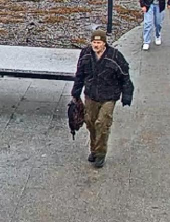 Damski bokser zaatakował kobietę w centrum Torunia. Policja prosi o pomoc