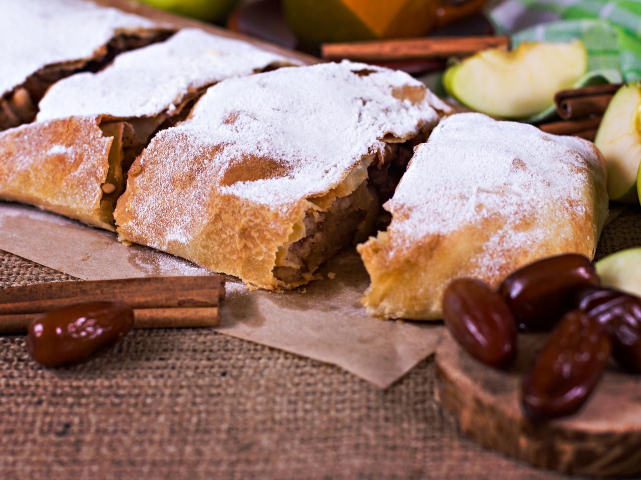 Strudel jabłkowy z ciasta francuskiego