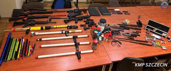 Ostrzelali kamienicę w centrum miasta. Jeden z nich miał w domu cały arsenał