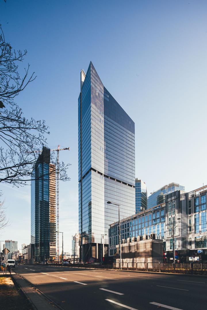 Skyliner w Warszawie: po wieżowcu oprowadza Michał Sadowski