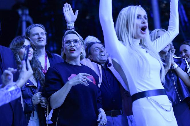 Olejnik wpadła na scenę w Sopocie i zaczął się wiec polityczny. A potem zaszalała w tańcu