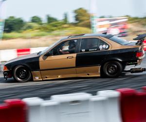 Szybkie samochody, drogowe akrobacje oraz piękne kobiety. Tak było na Tuning Show Expo w Krakowie