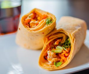 Lunch w 15 minut. Rollsy z kurczakiem, serem i czosnkiem sprawdzą się idealnie