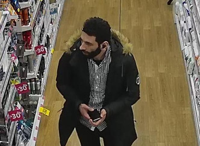 Wyniósł ze drogerii maszynki do golenia! Ściga go policja z Bydgoszczy 
