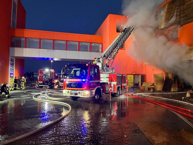 Ogromny pożar marketu na Podkarpaciu 