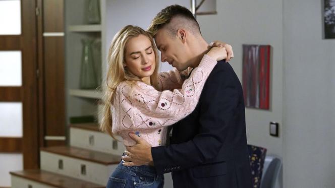Barwy szczęścia odc.2447. Oliwka (Wiktoria Gąsiewska), Patryk (Konrad Skolimowski)