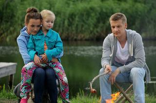 M jak miłość odc. 1026. Basia (Gabriela Raczyńska), Paweł (Rafał Mroczek), Ala (Olga Frycz)