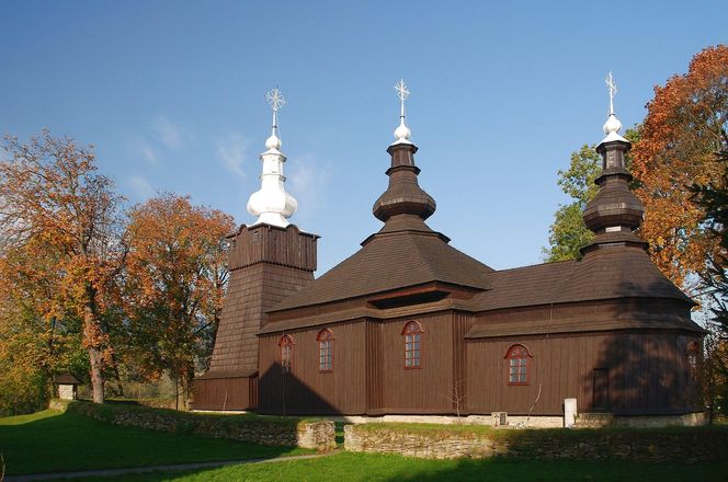 To malownicza wieś w Małopolsce. Zachwyca drewnianą cerkwią w sąsiedztwie Karpat