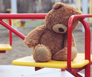 Dzieci zaczęły obgryzać paznokcie i moczyć się w nocy. Przedszkolance grozi 8 lat więzienia
