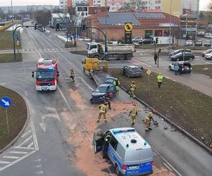 Poważny wypadek na al. Wojska Polskiego w Bydgoszczy. Są duże utrudnienia w ruchu 