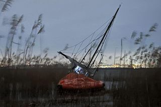 W jachcie na mieliźnie znaleziono zwłoki