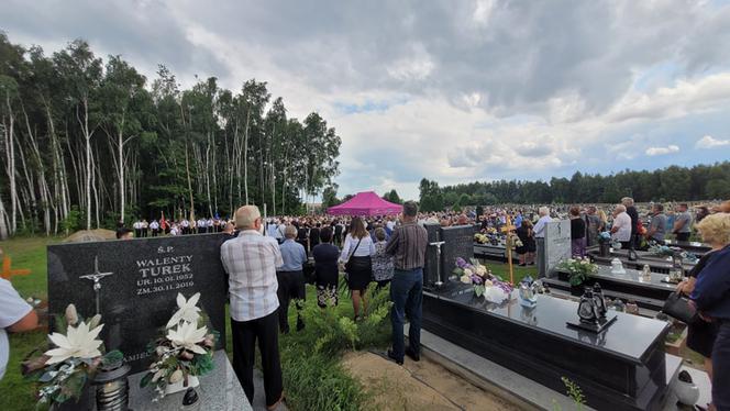 Pogrzeb ofiar zabójstwa w Borowcach. Gianni pożegnał swoich bliskich [ZDJĘCIA]
