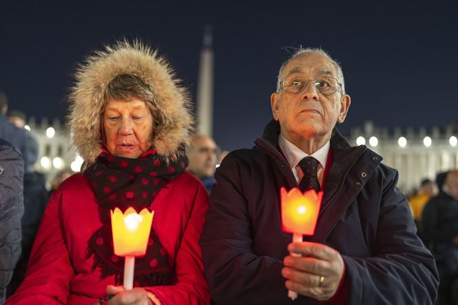 To ostatnie dni papieża Franciszka? Watykan szykuje się do pochówku. "Żadnych urlopów"