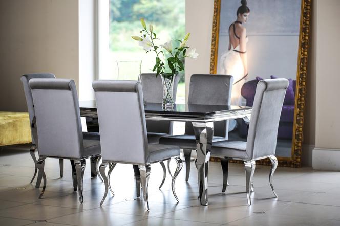 Stół i krzesła w stylu glamour